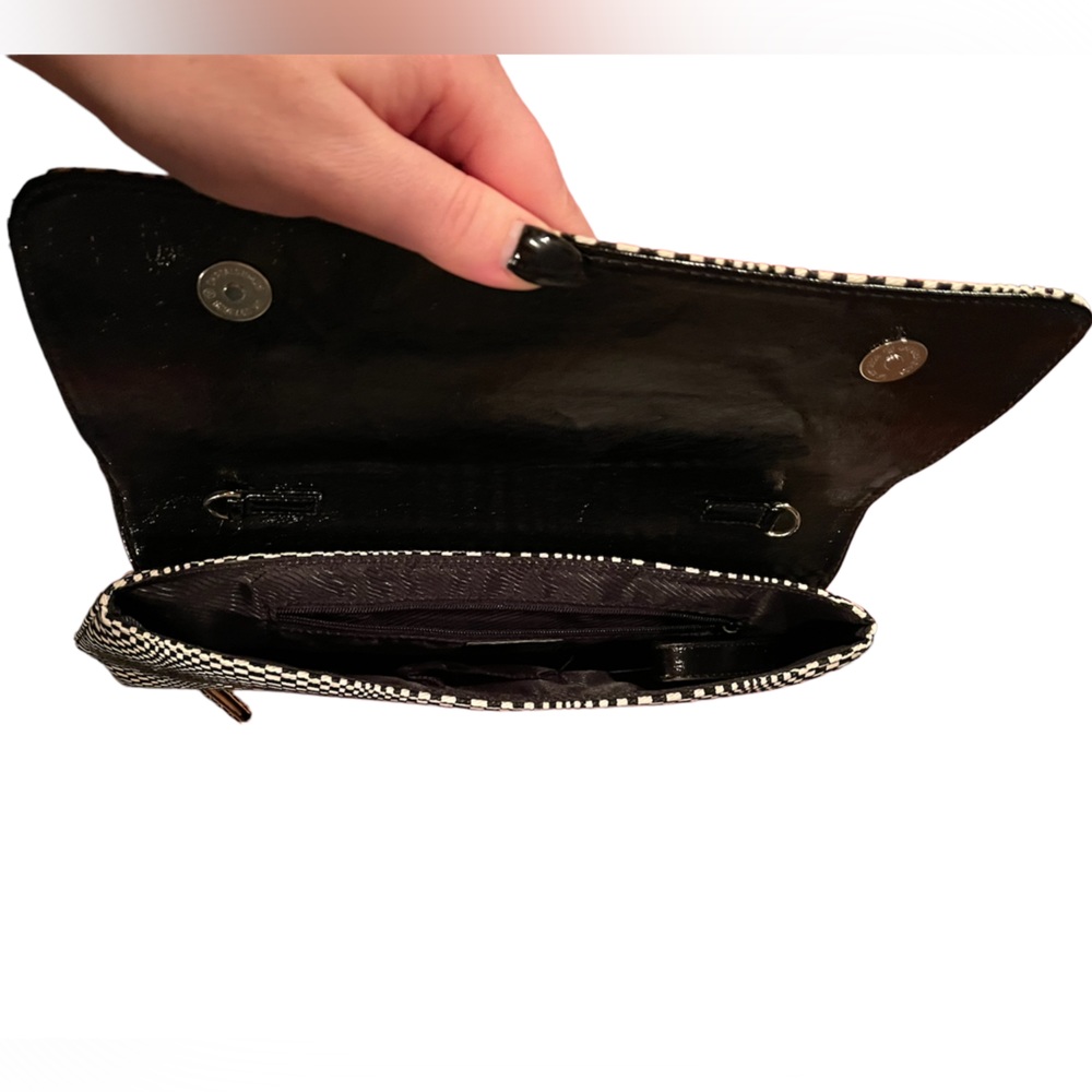 In & Out Optical Illusions Clutch - Picture 6 of 10